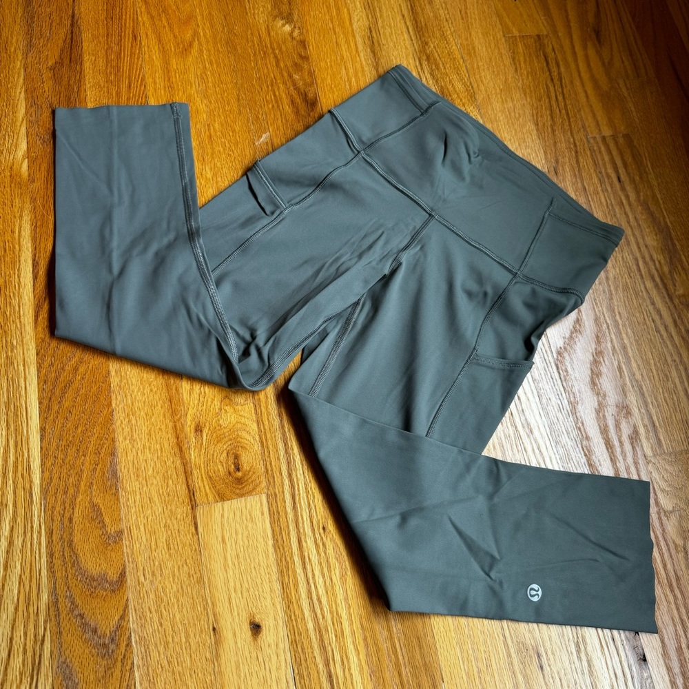 Green Lululemon crop leggings